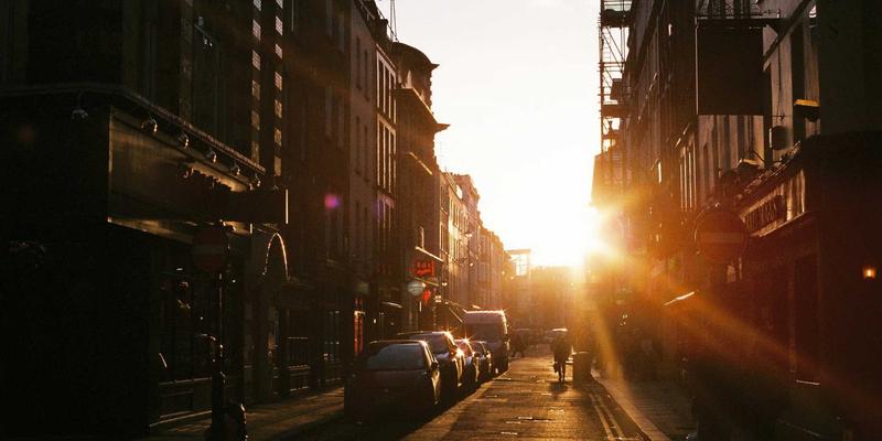 网络安装与通信工程的革命：Wi-Fi 7关键技术MLO与4096-QAM深度解析